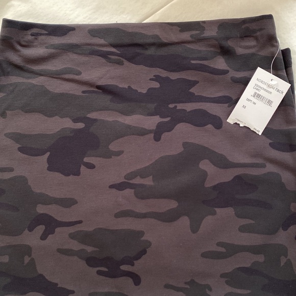 NEW W TAGS- Sanctuary Pencil Camo Skirt - Picture 3 of 3
